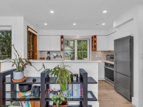 141 Alexander Street, Vancouver, BC 