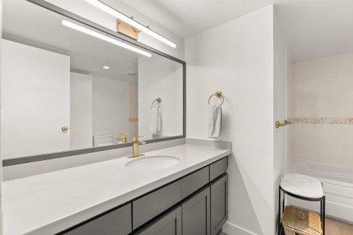 1602-8 Laguna Court, New Westminster, BC 