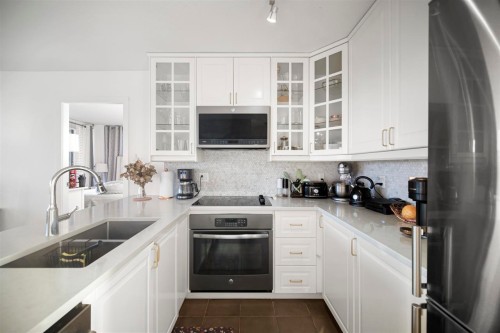 702-4118 Dawson Street  Burnaby, BC V5C 0A3