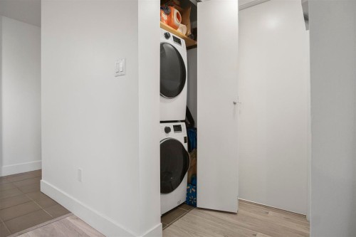 702-4118 Dawson Street, Burnaby, BC 