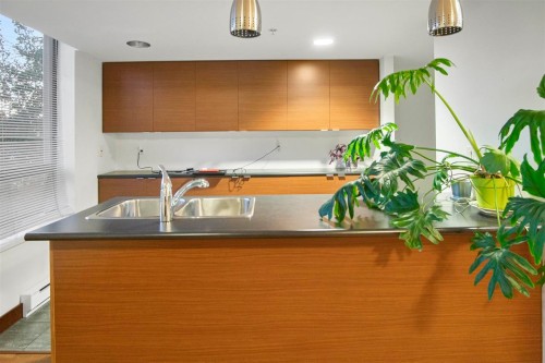 702-4118 Dawson Street, Burnaby, BC 