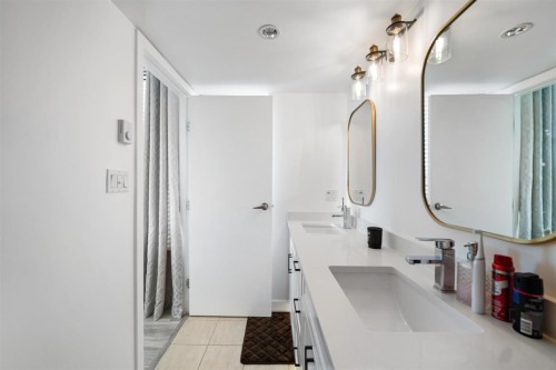 702-4118 Dawson Street, Burnaby, BC 