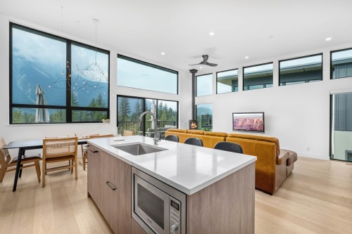 7-4000 Sunstone Way, Pemberton, BC 