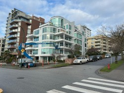 PH-1403 Beach Avenue  Vancouver, BC V6G 1Y3
