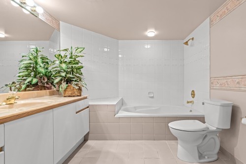 305-1235 Quayside Drive, New Westminster, BC 