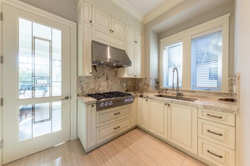 3981 35Th Avenue W, Vancouver, BC 