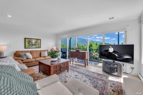 574 St. Andrews Place, West Vancouver, BC 