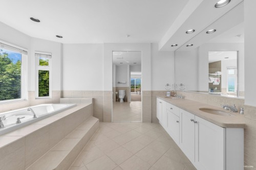 574 St. Andrews Place, West Vancouver, BC 