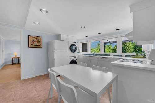 574 St. Andrews Place, West Vancouver, BC 