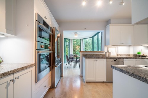 4A-338 Taylor Way, West Vancouver, BC 