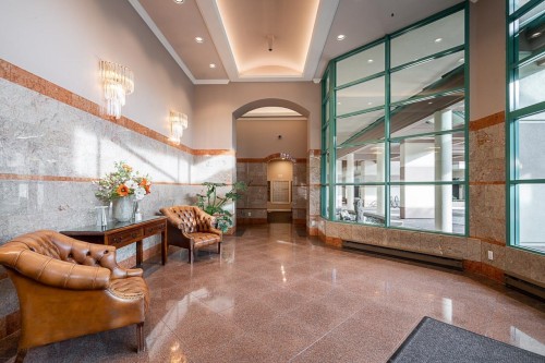 4A-338 Taylor Way, West Vancouver, BC 