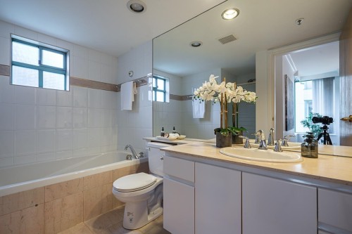 4A-338 Taylor Way, West Vancouver, BC 