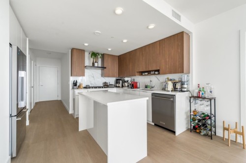 2307-7683 Park Crescent, Burnaby, BC 