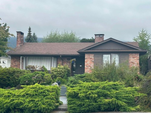 1131 Fulton Avenue  West Vancouver, BC V7T 1N4