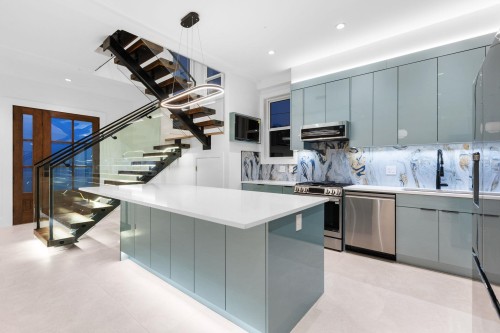 102-1204 Hammond Avenue  Coquitlam, BC V3K 2P1