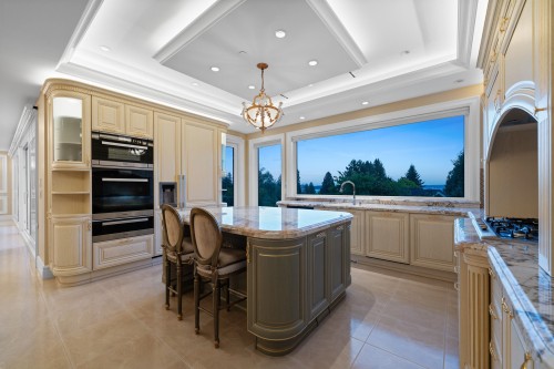 2540 Mathers Avenue, West Vancouver, BC 