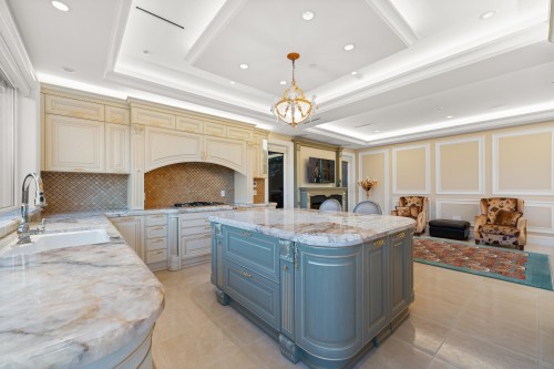 2540 Mathers Avenue, West Vancouver, BC 