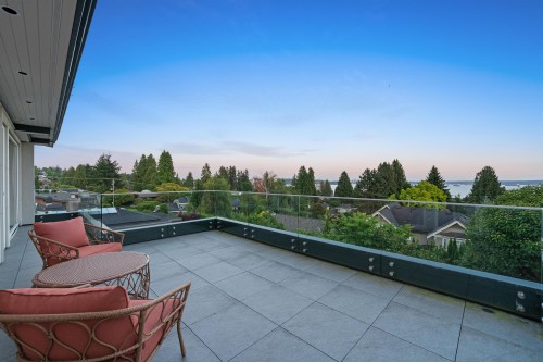 2540 Mathers Avenue, West Vancouver, BC 