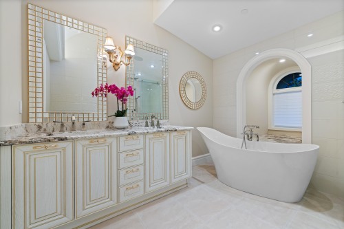 2540 Mathers Avenue, West Vancouver, BC 