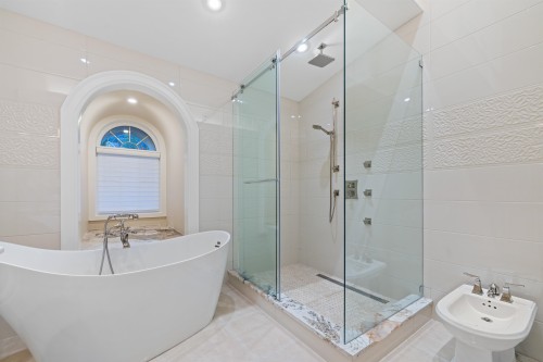 2540 Mathers Avenue, West Vancouver, BC 