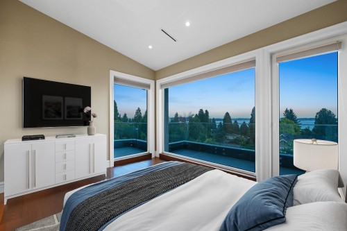 2540 Mathers Avenue, West Vancouver, BC 