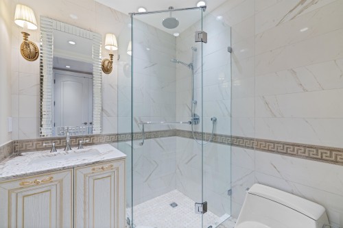 2540 Mathers Avenue, West Vancouver, BC 