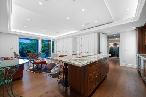 2540 Mathers Avenue, West Vancouver, BC 