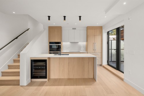 585 29Th Avenue W, Vancouver, BC 