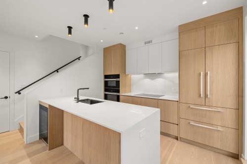 585 29Th Avenue W, Vancouver, BC 