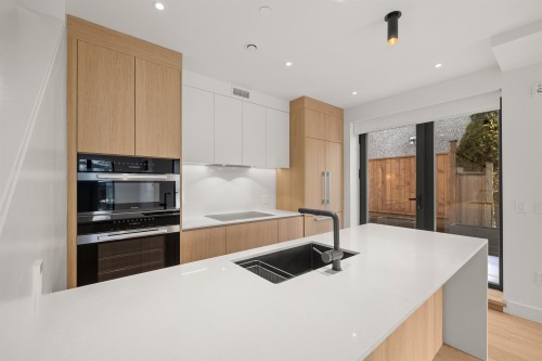 585 29Th Avenue W, Vancouver, BC 