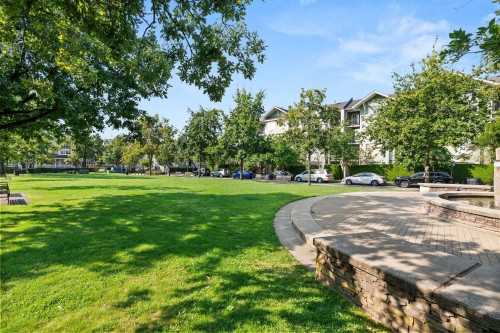 417-7089 Mont Royal Square  Vancouver, BC V5S 4W6