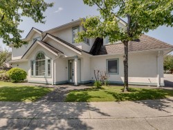 8-10000 Fisher Gate  Richmond, BC V6X 3W8