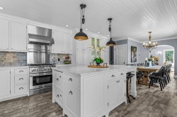 725 Fifth Street  New Westminster, BC V3L 2Y2