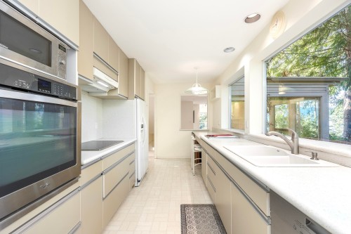 5295 Gulf Place, West Vancouver, BC 