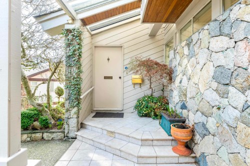 5295 Gulf Place, West Vancouver, BC 