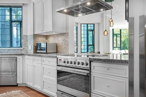 281 Smithe Street, Vancouver, BC 