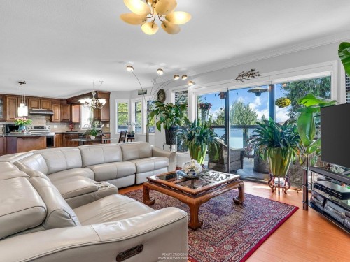 1028 Dansey Avenue, Coquitlam, BC 