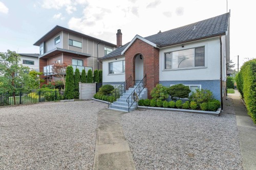 6969 Royal Oak Avenue  Burnaby, BC V5J 4J3