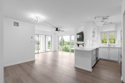 PH6-4868 Fraser Street  Vancouver, BC V5V 4H5