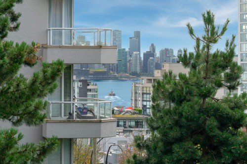 303-444 Lonsdale Avenue  North Vancouver, BC V7M 3H5