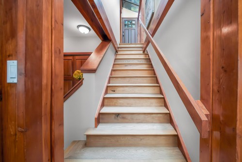 4885 Cove Cliff Place, North Vancouver, BC 