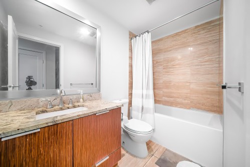 501-8688 Hazelbridge Way, Richmond, BC 