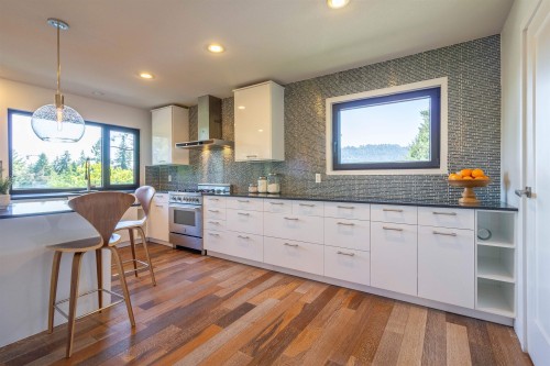 302 Oxford Drive, Port Moody, BC 