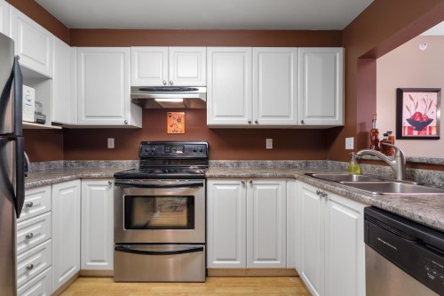 1502-3070 Guildford Way, Coquitlam, BC 