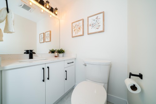 1924 William Street, Vancouver, BC 