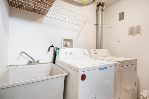 1306 60 Avenue E, Vancouver, BC 