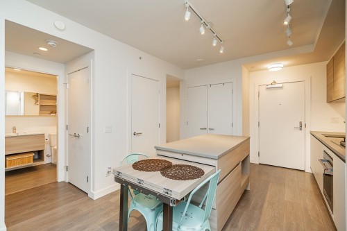 610-657 Whiting Way, Coquitlam, BC 