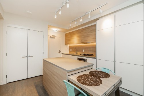 610-657 Whiting Way, Coquitlam, BC 