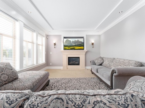 8588 Armstrong Avenue, Burnaby, BC 