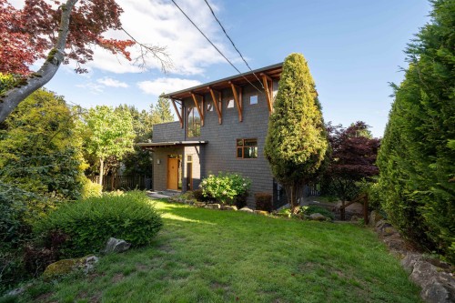 2436 Mathers Avenue  West Vancouver, BC V7V 2H8